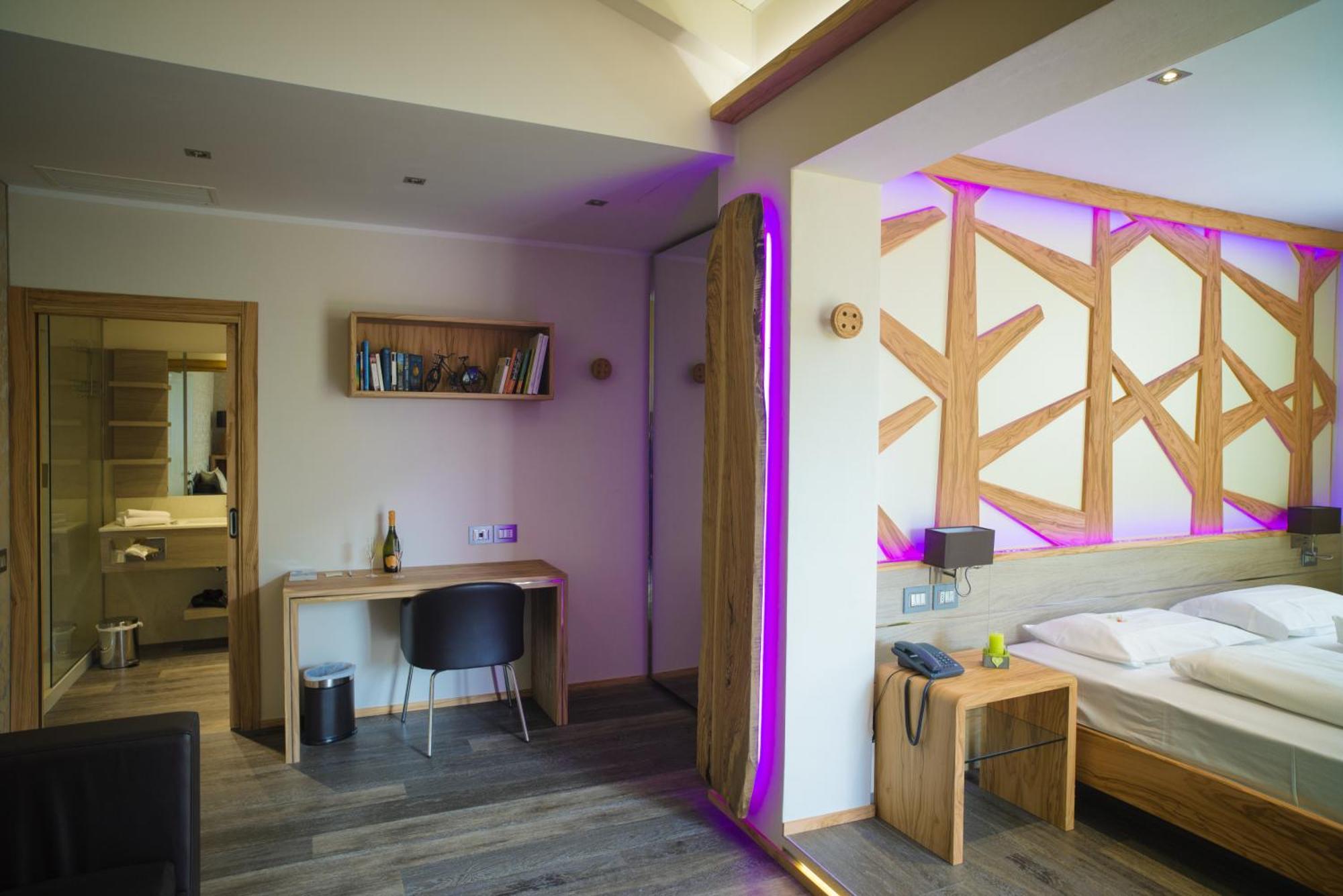 Aktivhotel Santalucia Torbole Sul Garda Oda fotoğraf