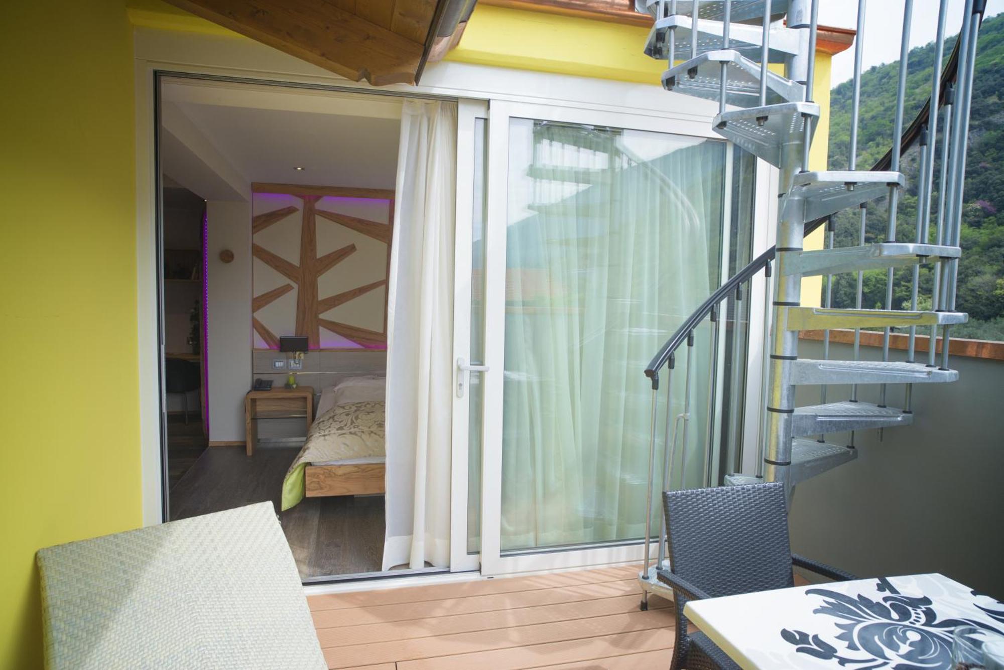Aktivhotel Santalucia Torbole Sul Garda Oda fotoğraf